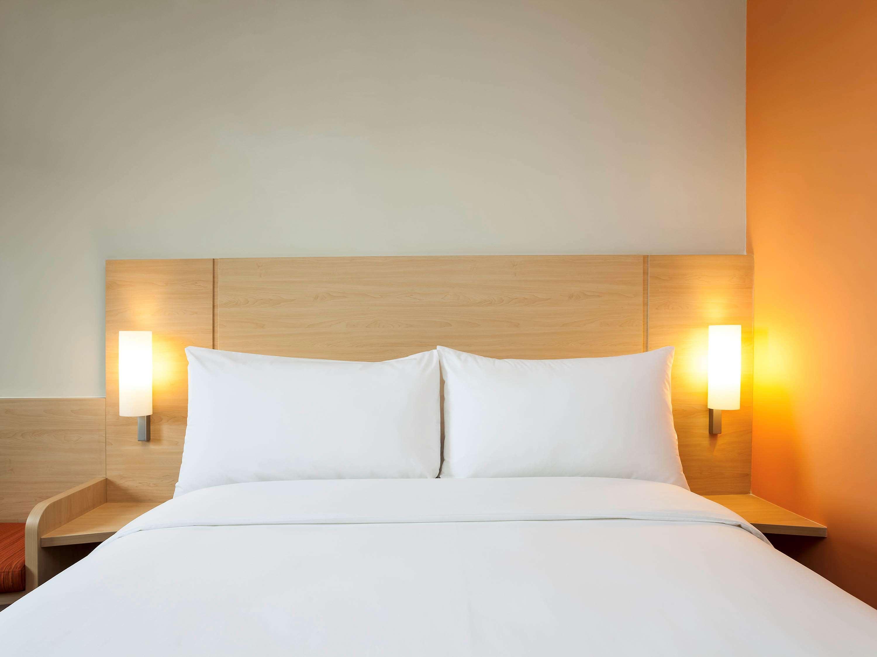 Ibis Makassar City Center Buitenkant foto