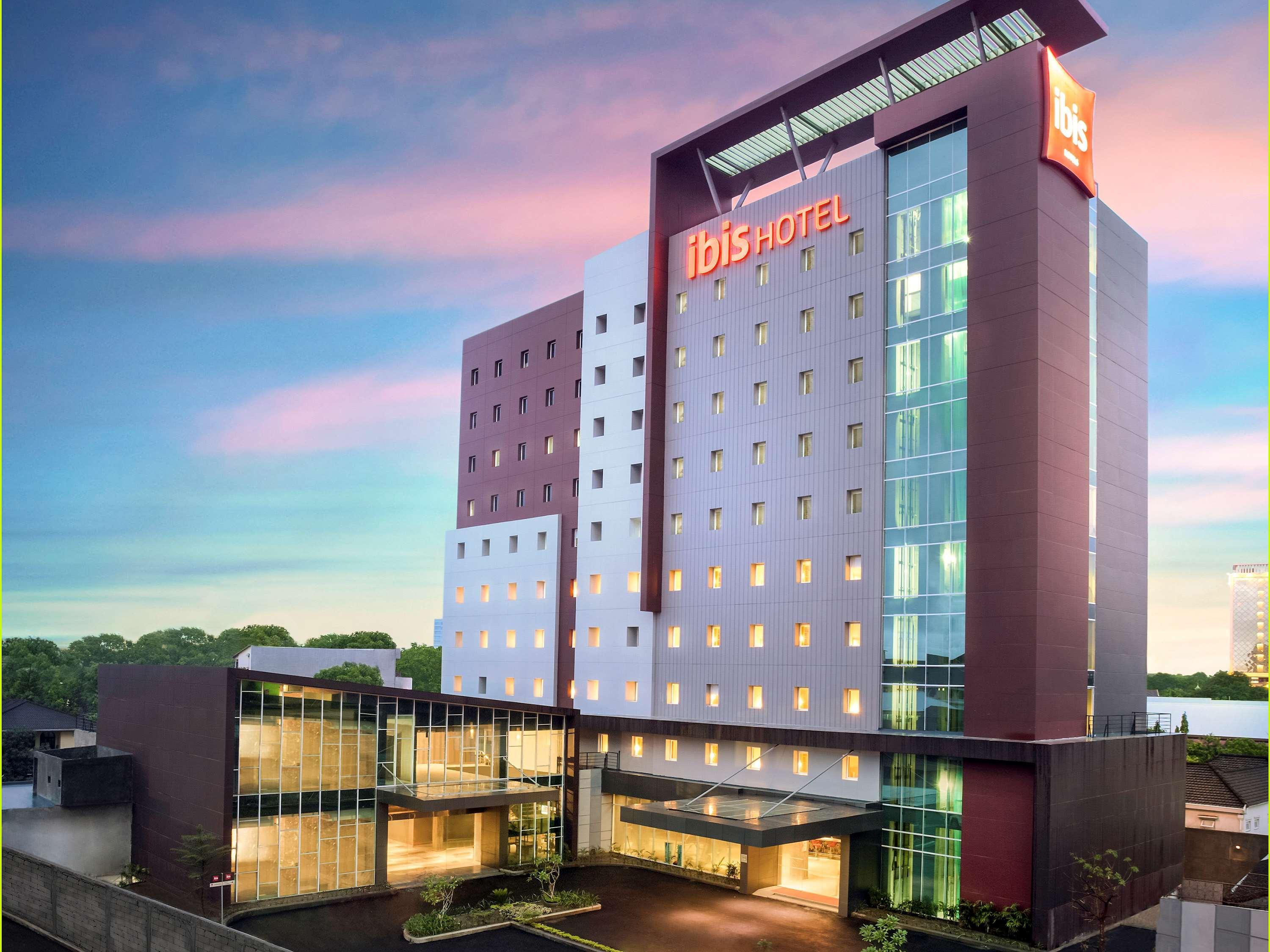 Ibis Makassar City Center Buitenkant foto