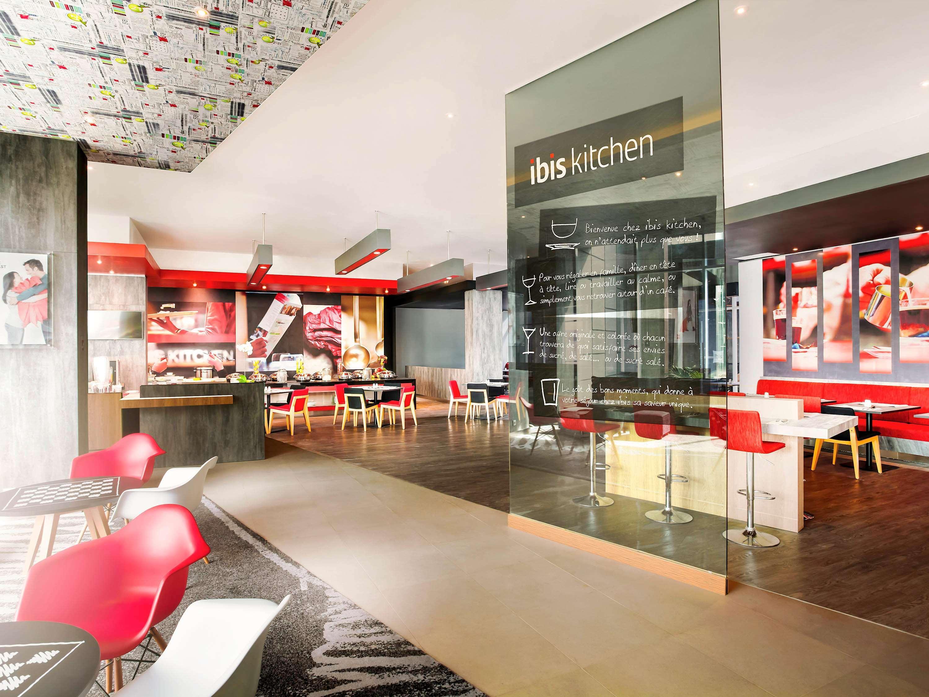 Ibis Makassar City Center Buitenkant foto