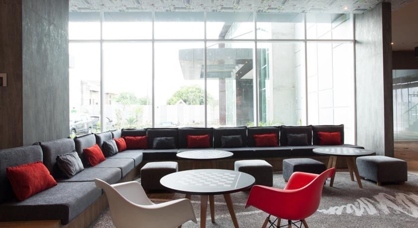 Ibis Makassar City Center Buitenkant foto